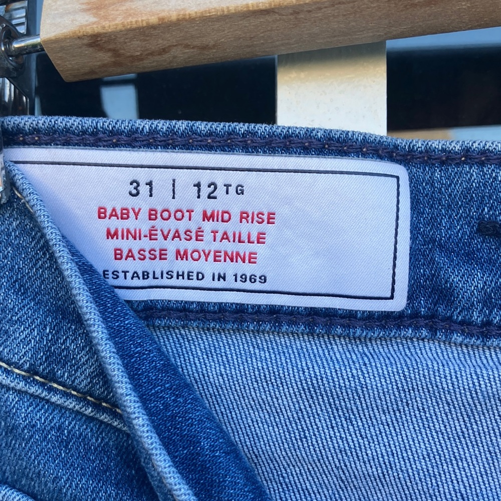 (US 31) Boot Cut Jeans